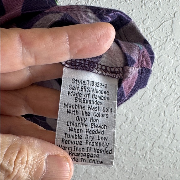 Johnny Was Cisco Multicolor Floral Print Purple V-Neck Tee Top Size XS - Picture 7 of 10